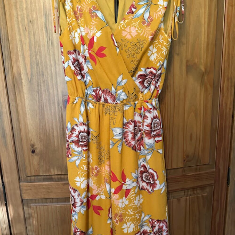 Colorful jumpsuit with cropped, wider legs